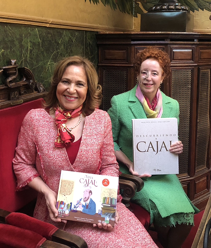 Belén Yuste y Sonnia L. Rivas-Caballero en la RANME con sus libros